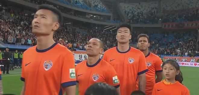 中超第11轮：青岛海牛主场3-0完胜长春亚泰，新援韦林顿-席尔瓦成救星