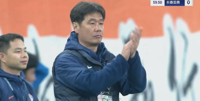 中超第11轮：青岛海牛主场3-0完胜长春亚泰，新援韦林顿-席尔瓦成救星