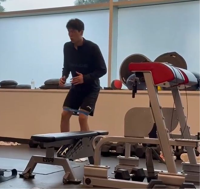 杨瀚森抵达美国开启首次训练，强化投篮提升进攻全面性