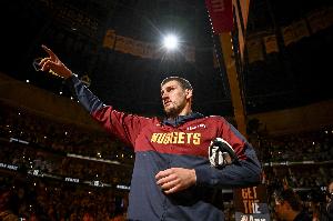 NBA 季后赛次轮 G1 约基奇超神表现，盘点联盟历史季后赛单场 40+20 之人