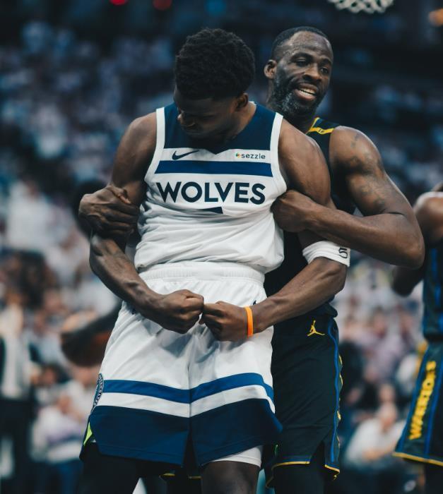 5月7日NBA季后赛西部半决赛：森林狼主场迎勇士，库里伤退勇士开门红