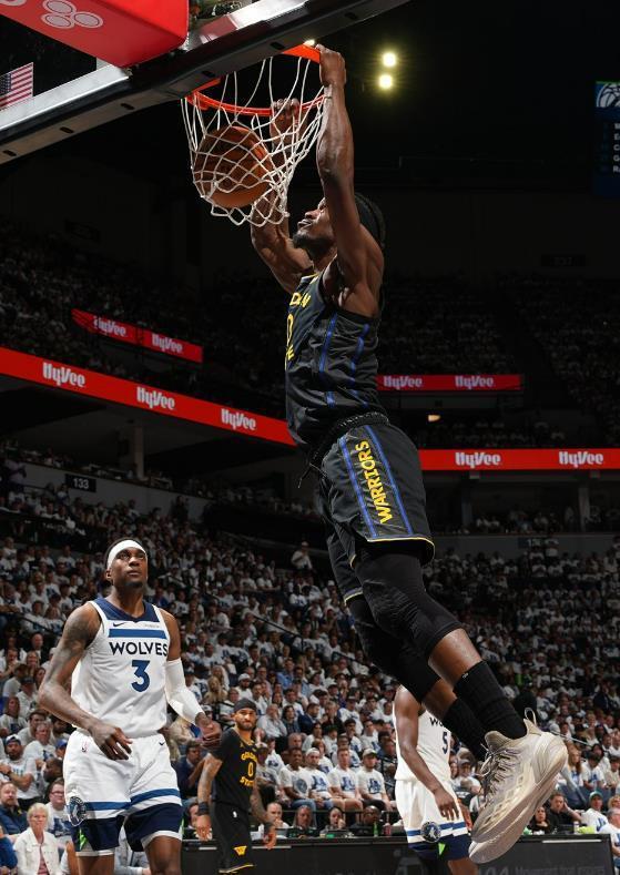 5月7日NBA季后赛西部半决赛：森林狼主场迎勇士，库里伤退勇士开门红