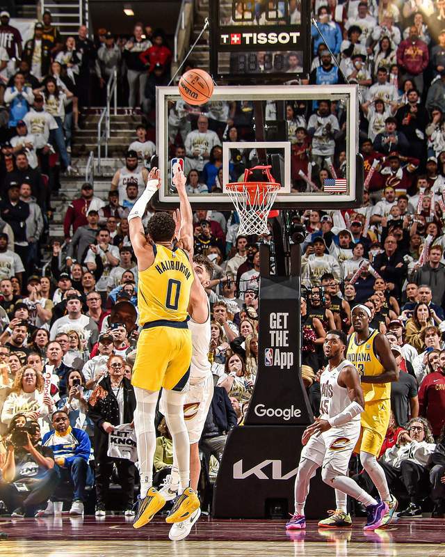 北京时间5月7日NBA半决赛：库里伤退勇士胜，新历史诞生
