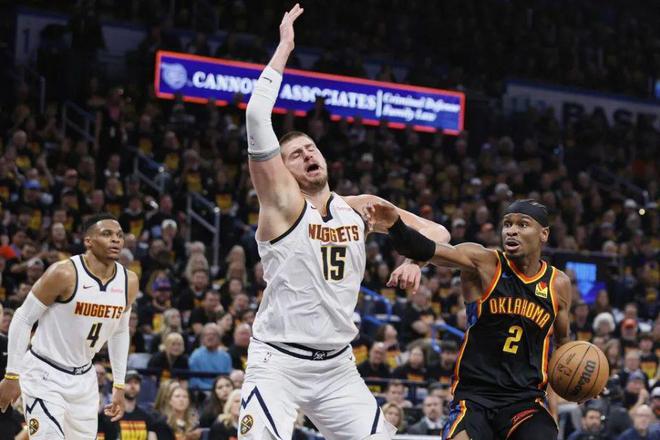 NBA 季后赛激战：今日赛果、局势及主场 5 连败新纪录全解析