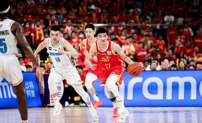 CBA 孙铭徽国际赛场现原形，总决赛 G1 成广厦输球罪人