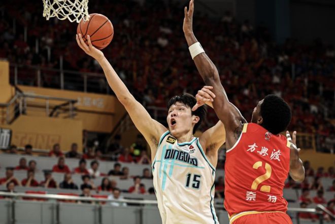 杨瀚森赴美特训冲击NBA选秀，王治郅忠告其练好速度