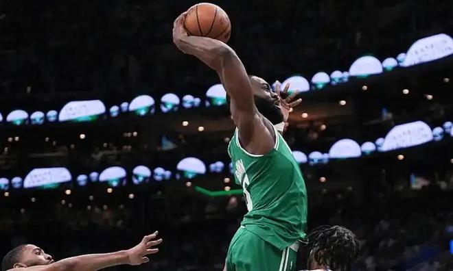 NBA 季后赛东部半决赛大冷门！凯尔特人主场领先 20 分被尼克斯逆转