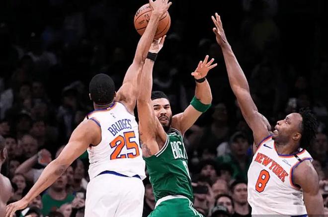 今年NBA季后赛观赏性提升，多队交锋激烈且裁判尺度宽松