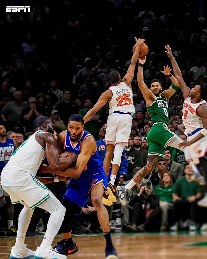 NBA 季后赛东部半决赛 G2：尼克斯 20 分大逆转，G3 门票疯涨创纪录