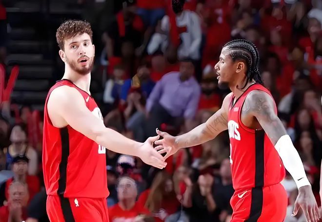 2025年NBA季后赛首轮火箭与勇士激战，惜败于魔球理念