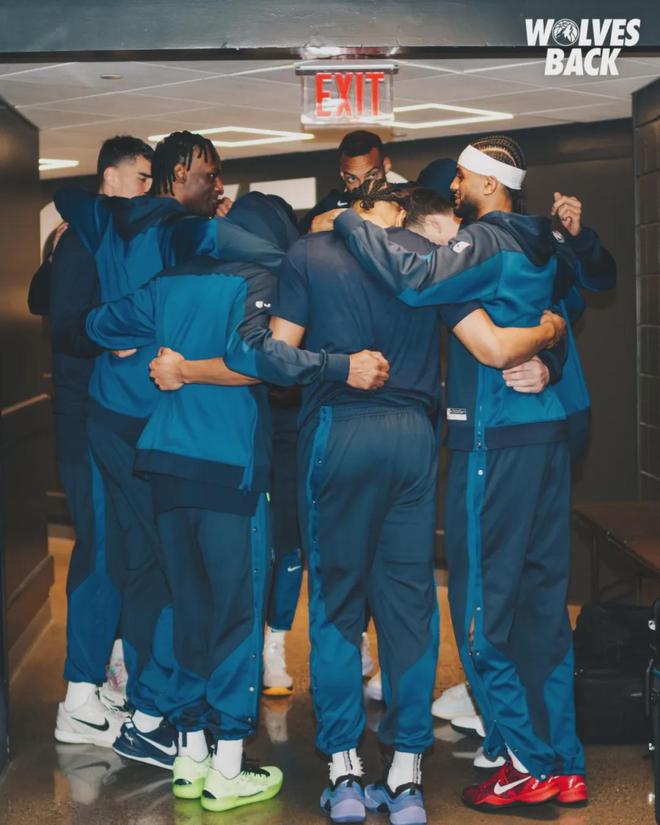 5月9日NBA季后赛西部半决赛G2：森林狼主场对阵勇士，库里伤缺局势变幻