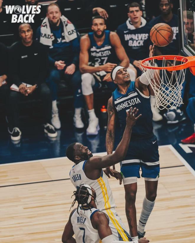 5月9日NBA季后赛西部半决赛G2：森林狼主场对阵勇士，库里伤缺局势变幻