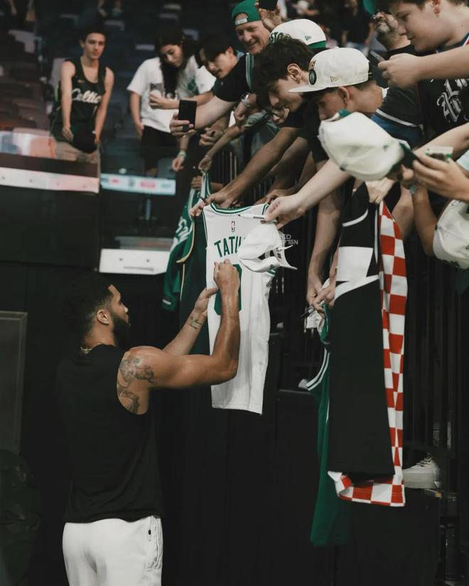 NBA季后赛次轮前两场！塔图姆低迷，双探花三分球表现尴尬