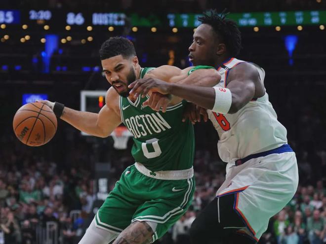 NBA季后赛次轮前两场！塔图姆低迷，双探花三分球表现尴尬