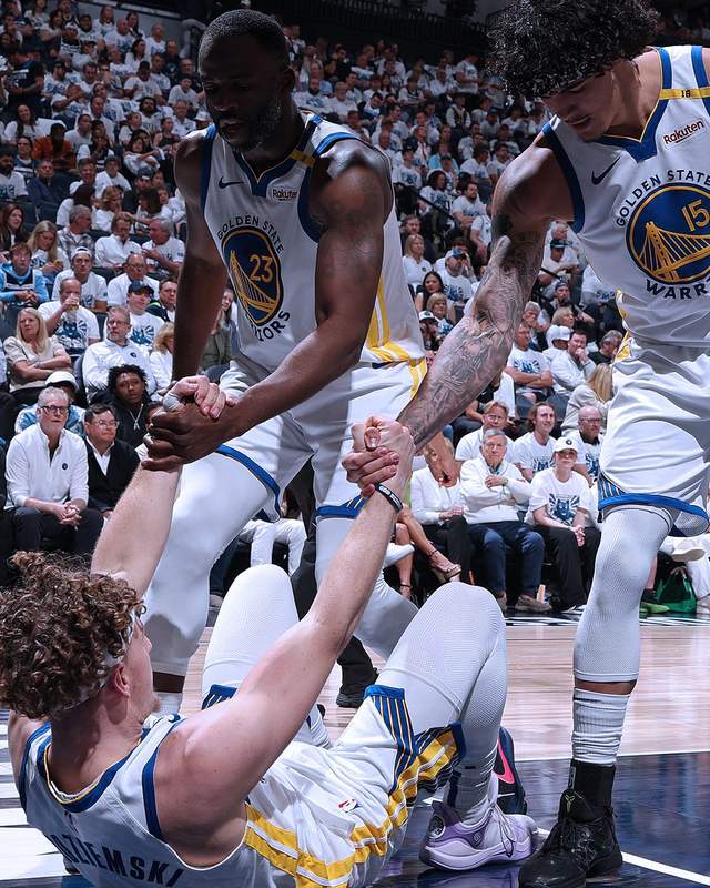 5月9日NBA季后赛西部半决赛G2：库里缺阵勇士大败，大比分1-1平