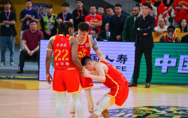 CBA总决赛第二场：浙江广厦主场扳平比分，三大核心爆发成关键