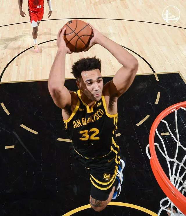 NBA 季后赛勇士负森林狼大比分 1 - 1，科尔轮换背后原因解析