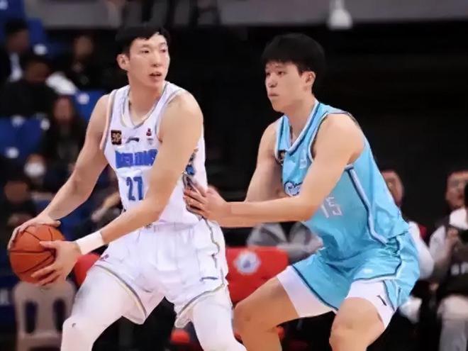 19岁新星杨瀚森宣布参加NBA选秀，周琦分享心酸经历与建议