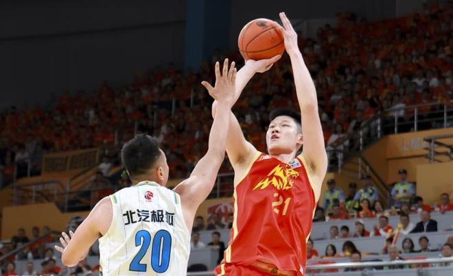 总决赛 G2 浙江广厦胜北京首钢，胡金秋关键表现助力球队