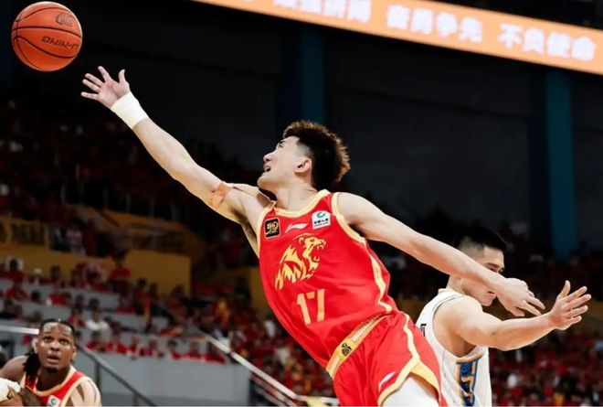 CBA总决赛广厦103-96胜北京，四大点带活球队且限制周琦