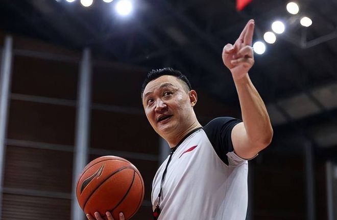 CBA 24-25赛季收尾渐近，广东男篮沮丧，胡明轩交易传闻起