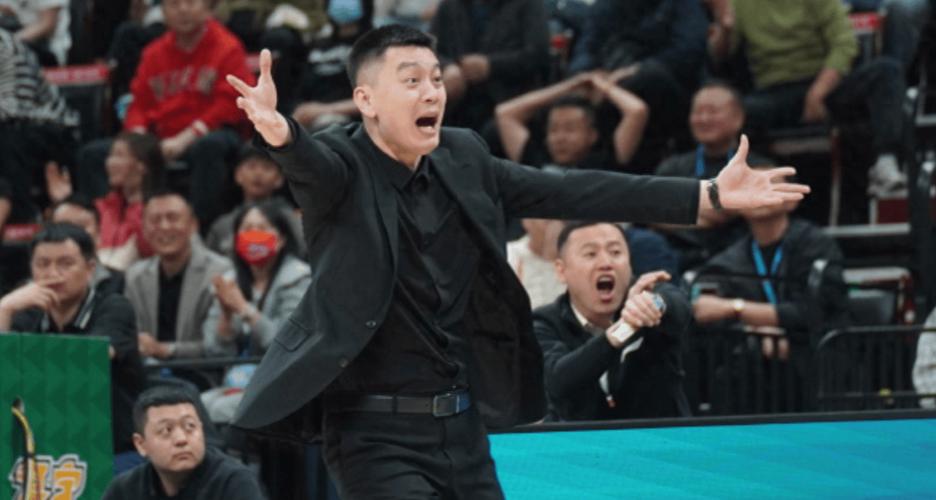 CBA总决赛杨鸣评裁判尺度引争议，媒体人再发声