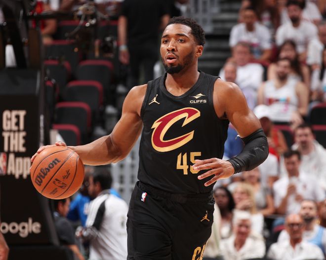 NBA 季后赛东部半决赛：骑士胜步行者，米切尔关键发挥