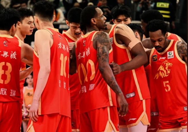 史上最差总决赛！北京球迷投诉闫军5大错漏判，杨鸣犀利点评