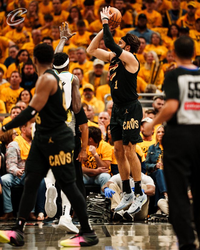 5月10日NBA季后赛：骑士强势反弹，米切尔43分率队扳回一城