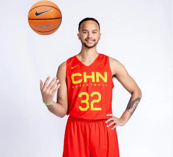 中国篮协大力推进归化球员，李凯尔或因国籍争议与男篮说再见？