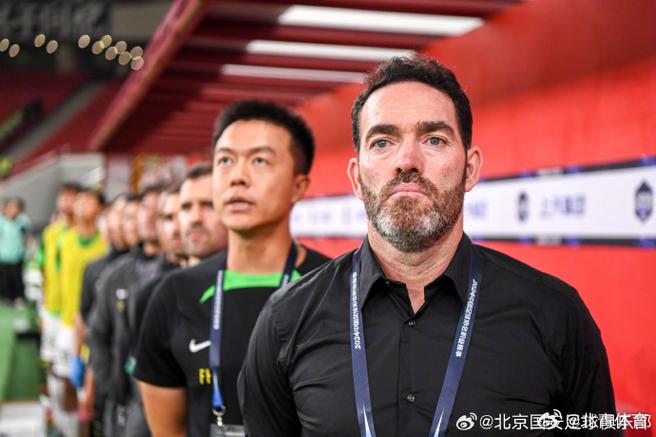 51岁葡萄牙籍教练里卡多·苏亚雷斯抵达长春，将助亚泰保级并求提升