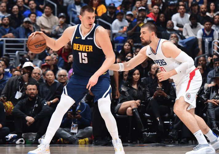 NBA季后赛第二轮第三场：骑士步行者、雷霆掘金赛况及东西部局势