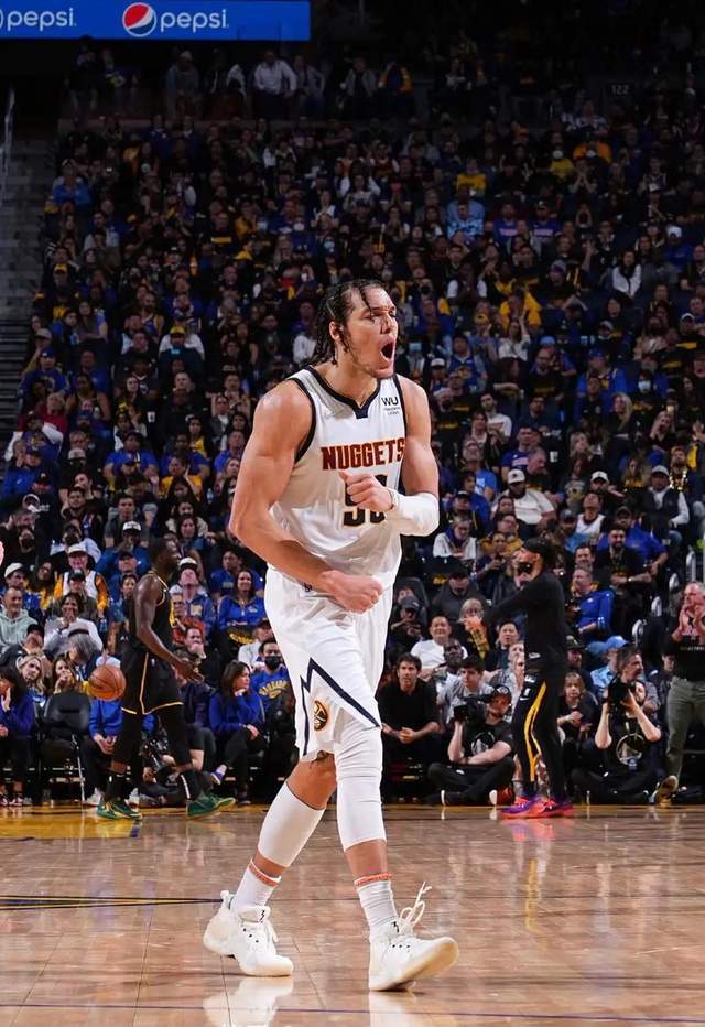 NBA季后赛第二轮第三场：骑士步行者、雷霆掘金赛况及东西部局势