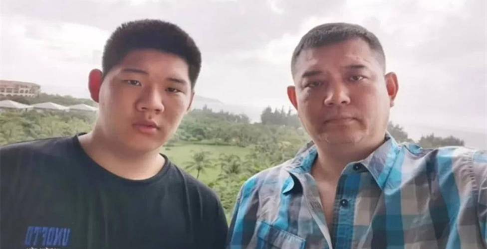 虎父无犬子！巩晓彬儿子巩峻青100秒三分赛投中17球展天赋