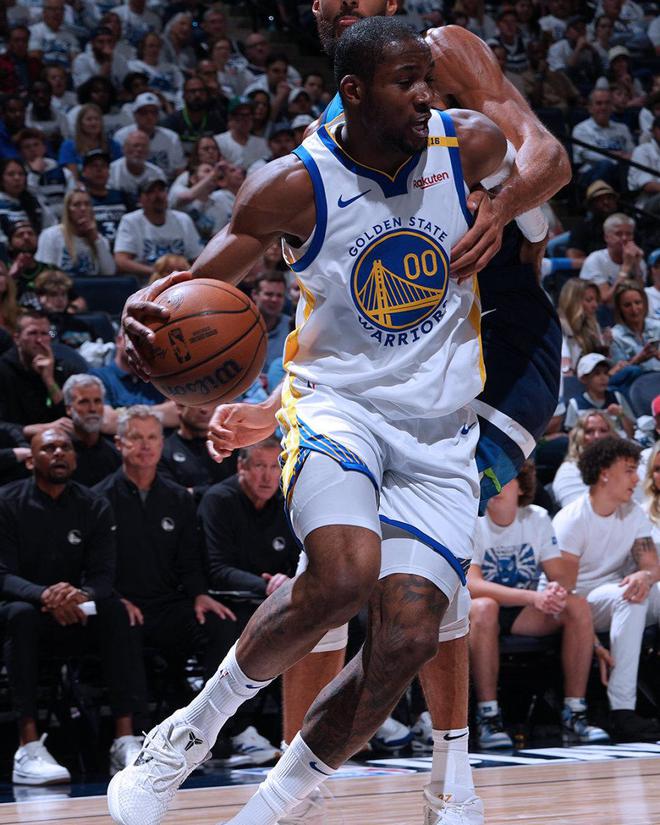 5月11日NBA季后赛勇士主场对阵森林狼，库里缺席赛况激烈
