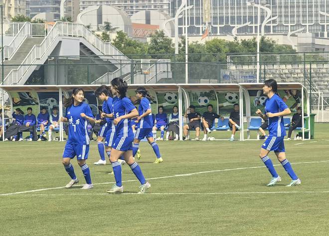 北京女足王妍雯等留洋球员为全运会回国参赛，外国友人难理解