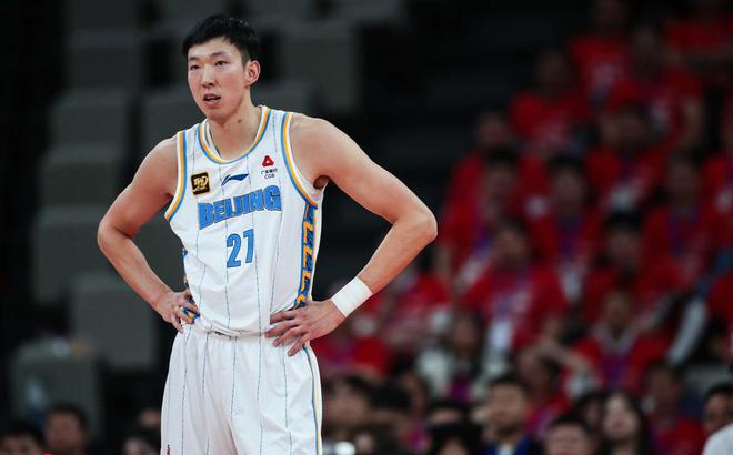 CBA决赛1-1平，北京队防守漏洞大，周琦犯规下场引热议
