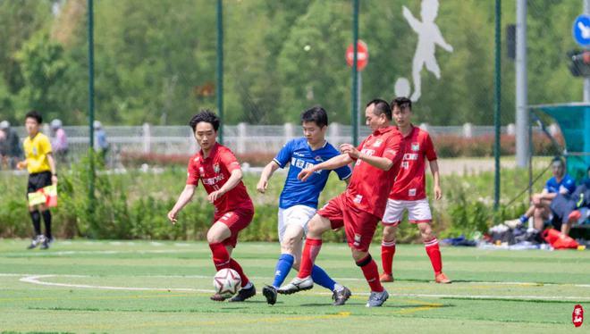 5月10日上午崇明老牌社会足球赛第十届瀛洲杯燃情开赛