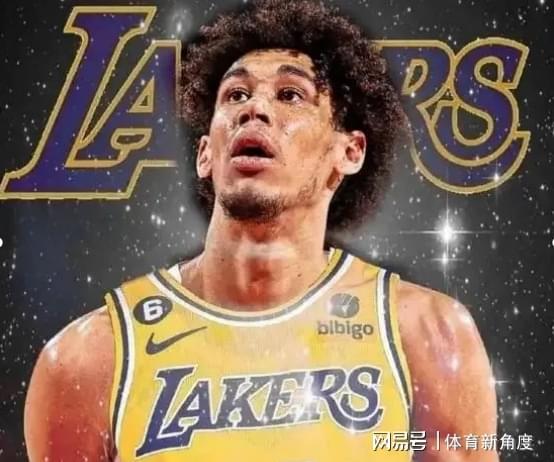 NBA夏季休赛期，洛杉矶湖人队重启与篮网队克拉克斯顿交易谈判