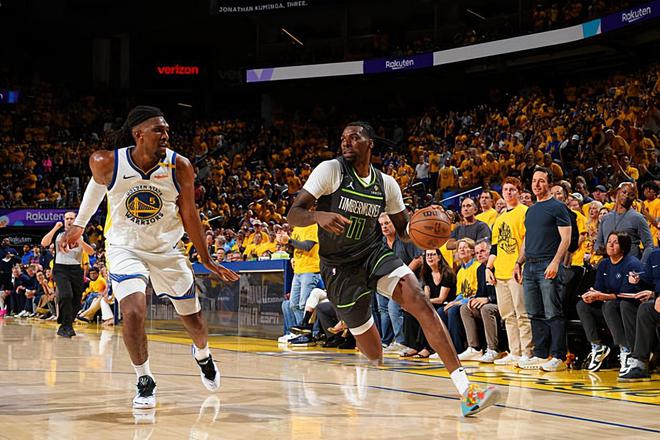 NBA西部半决赛：森林狼两连胜占优，纳兹-里德表现稳定
