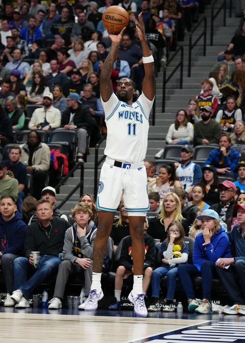 NBA西部半决赛：森林狼两连胜占优，纳兹-里德表现稳定