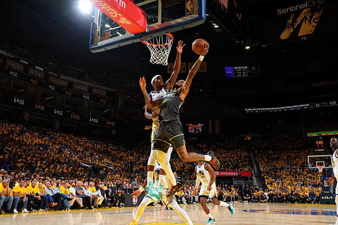 NBA西部半决赛：森林狼两连胜占优，替补大将沃克表现惨淡