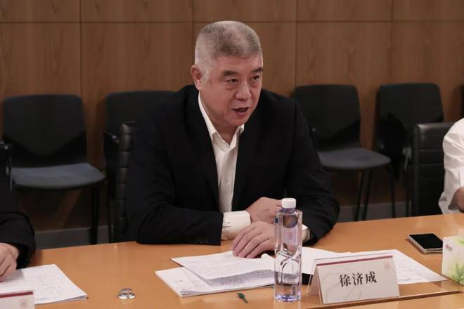 CBA半决赛裁判组合引热议：欧洲+亚洲国际裁判联手执法 考验英语沟通能力