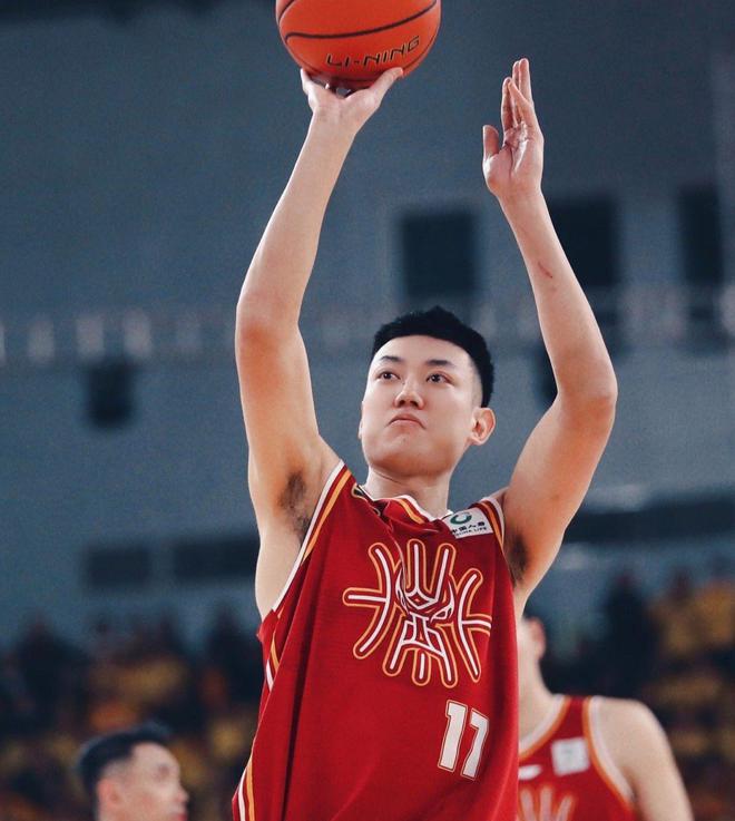 CBA季后赛山东男篮出局内幕：高诗岩点名批评陶汉林战术问题