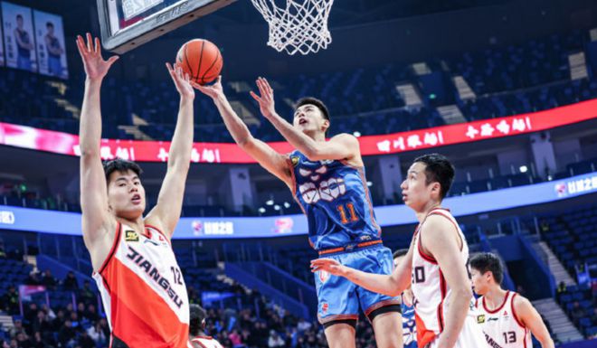 四川男篮从CBA冠军到联盟倒数，为何沦落至此？王云章解约内幕曝光