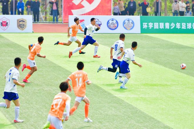 2025年昌平回天超级足球联赛二十周年嘉年华盛大开幕，父子传承绿茵场竞技