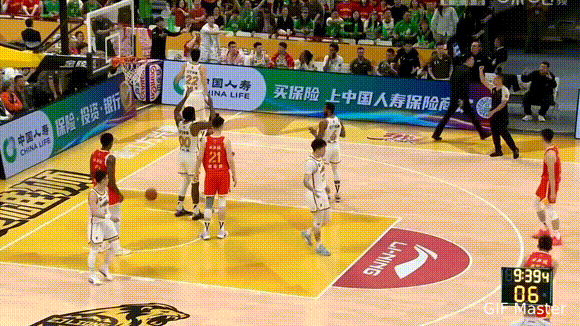 辽宁队爆冷大败广厦队19分，大比分0-1落后，广厦队取得晋级先机