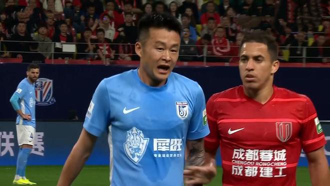 大连英博1-1深圳新鹏城：李国旭换人混乱致领先80分钟后被扳平