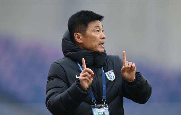大连英博1-1深圳新鹏城：李国旭换人混乱致领先80分钟后被扳平