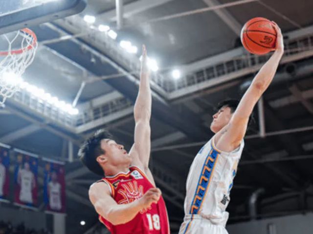 4月27日晚CBA半决赛：北京北汽男篮反客为主102-94胜山西队